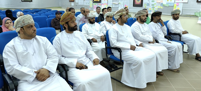 مكتب أمن الوزارة يختتم البرنامج التدريبي ( الأمن والسلامة المدرسية) بتعليمية ظفار 