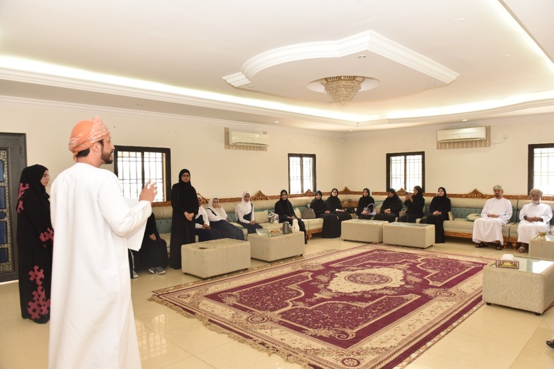 الاحتفال  بتكريم فريق الظاهرة للمناظرات باللغة الانجليزية المشارك في البطولة الوطنية للمناظرات ...