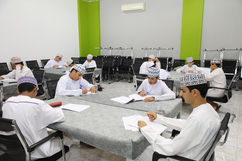 تعليمية الداخلية تبدأ في تطبيق اختبار التصفية الأولى للأولمبيادات العلمية الوطنية للعام الدراسي ...