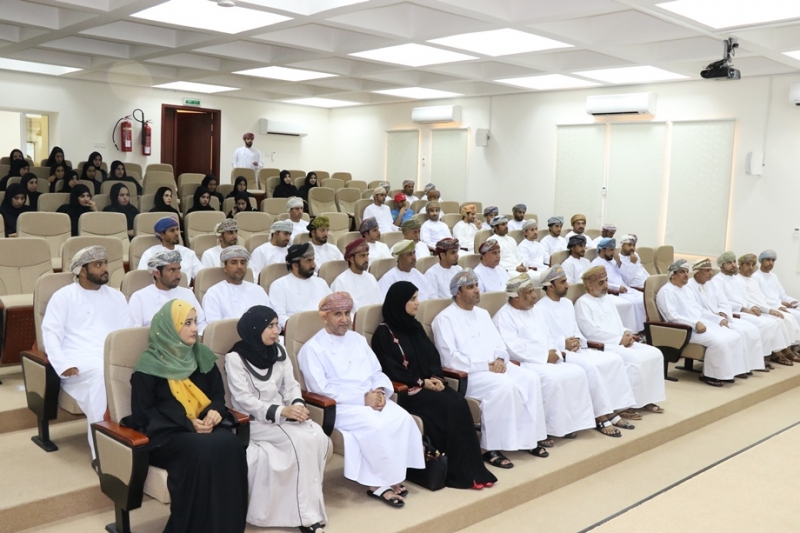  (إسهامات) ملتقى علمي لمعلمي و مشرفي وأخصائي الرياضة المدرسية بتعليمية جنوب الباطنة