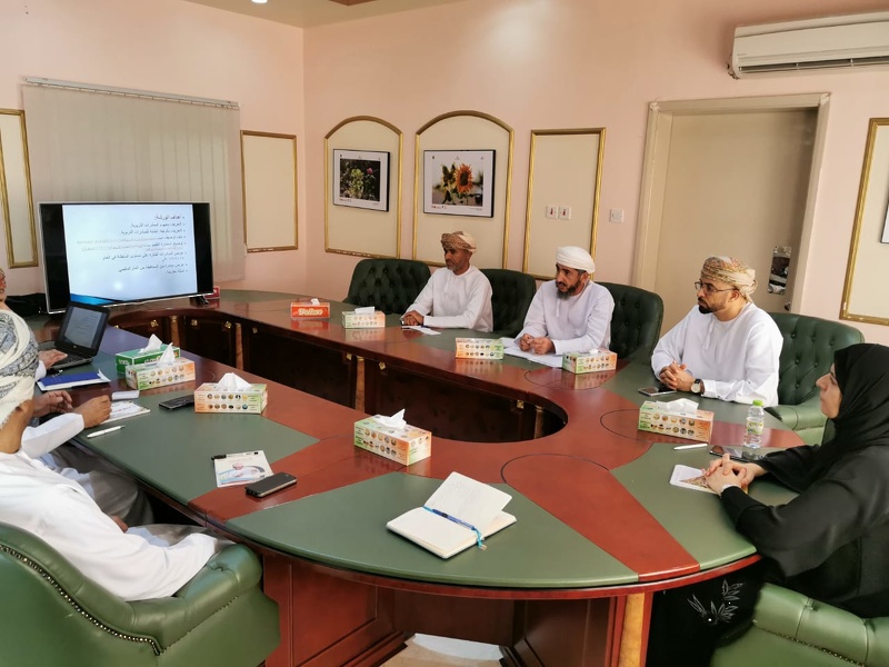 اجتماع لجنة تقييم المبادرات التربوية المقدمة من المعلمين بمحافظة الظاهرة 