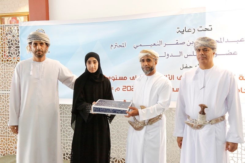 البريمي تحتفي بالطلبة المجيدين بالمدارس الحكومية والخاصة
