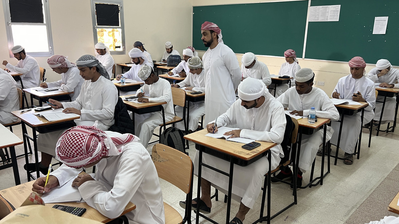 تعليمية البريمي تطبق الامتحانات التجريبية لطلبة دبلوم التعليم العام وما في مستواه للعام الدراسي ...