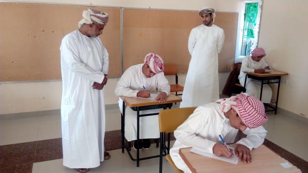 494 طالبا وطالبة يجلسون لإداء امتحانات دبلوم التعليم العام بتعليمية الوسطى