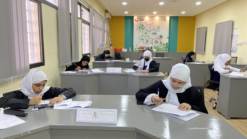 تطبيق اختبار التصفية الأول للأولمبيادات العلمية الوطنية لطلبة مدارس تعليمية ظفار