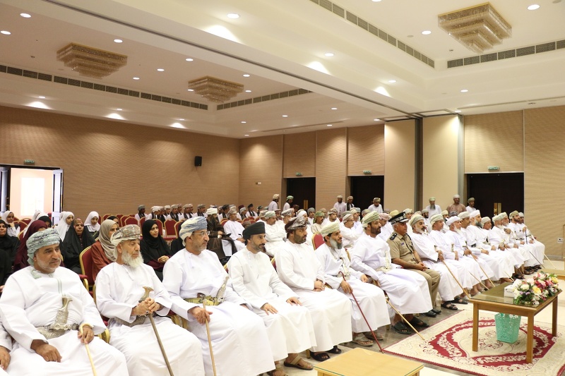 أكثر من 60 طالبا وطالبة ..مجلس أولياء الأمور بولاية العوابي  يكرم المجيدين  