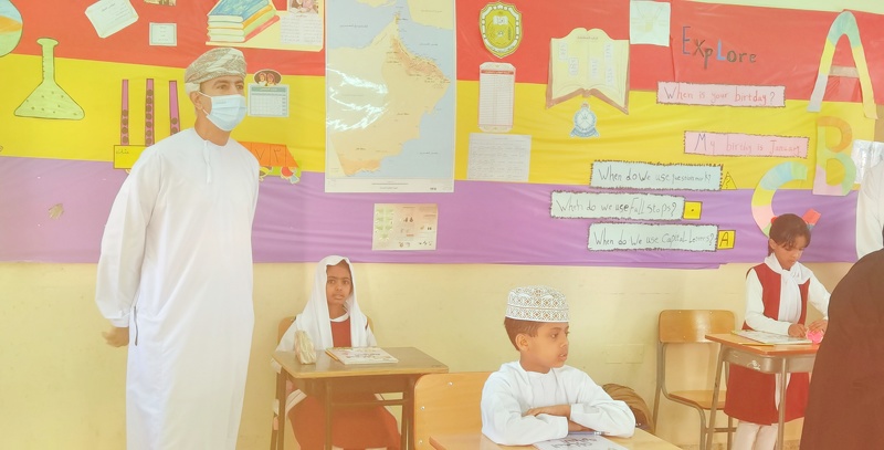  مدير عام تعليمية ظفار يزور  عدد من مدارس ولاية مرباط