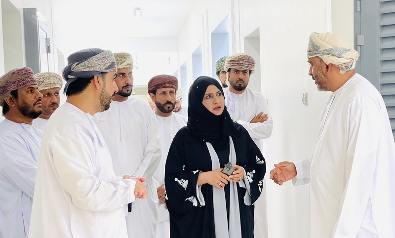 استلام المبنى الجديد لمدرسة أسامة بن زيد للبنين بولاية صلالة 
