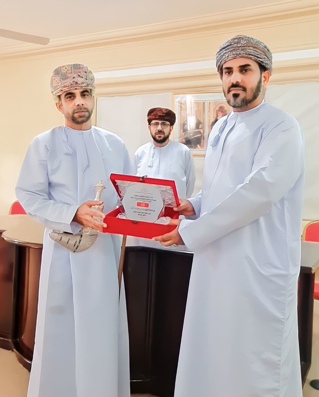  إدارة رخيوت تكرم الاسر المجيدة في تحصيل ابنائها