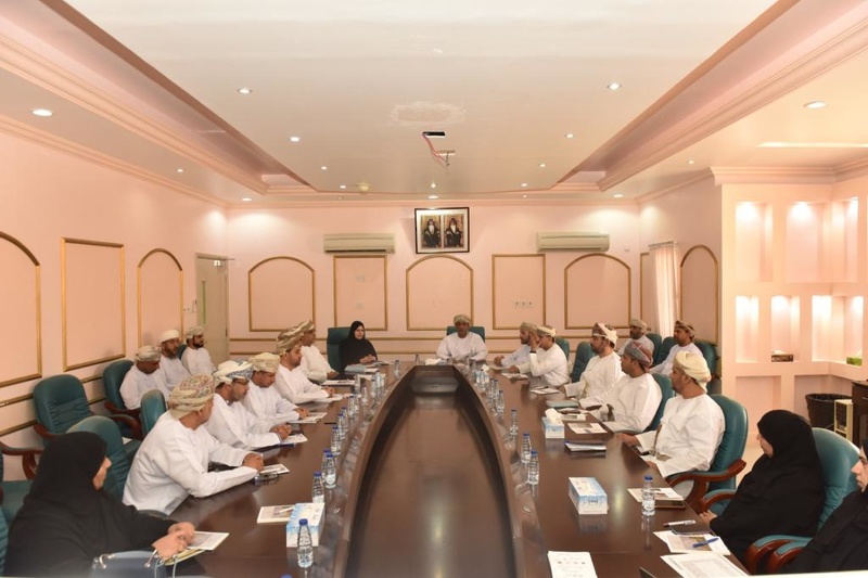 محافظ الظاهرة يستعرض الخطط والبرامج التربوية بتعليمية محافظة الظاهرة 