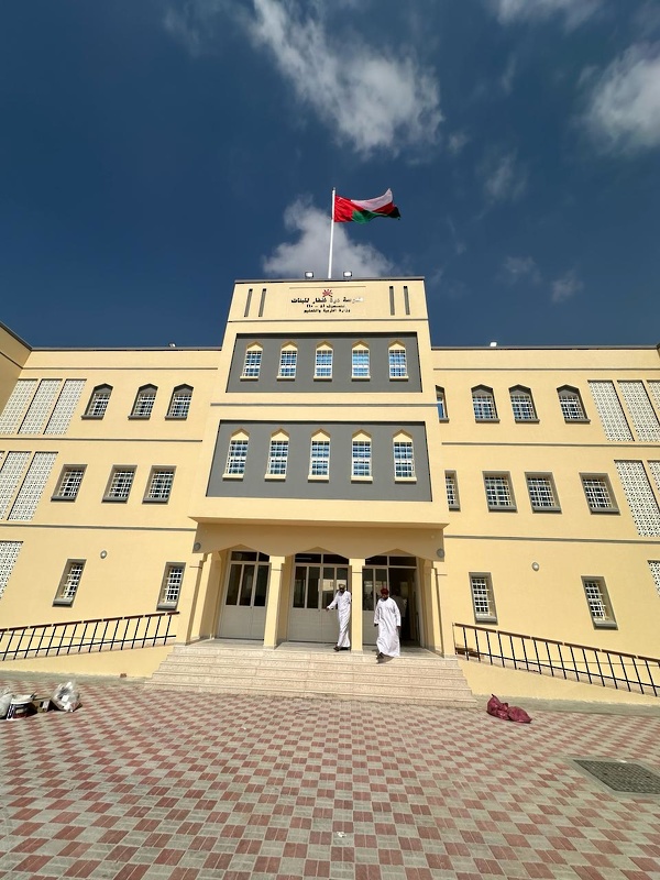 وزارة التربية والتعليم تستلم مبنى مدرسة درة ظفار بولاية صلالة منطقة عوقد الشمالية