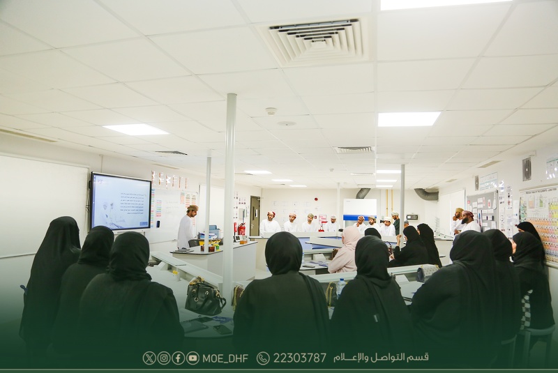 برنامجًا تدريبيًا لمشرفي وأخصائي وفني مختبرات العلوم بتعليمية ظفار