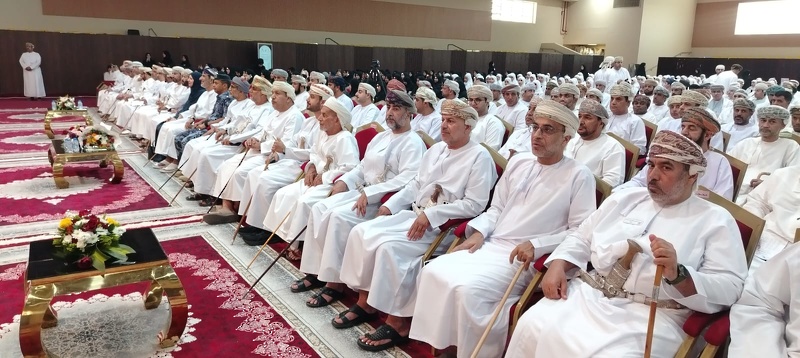 مجلس أولياء الأمور يكرم طلبة دبلوم التعليم العام  المجيدين في التحصيل الدراسي بمدارس ولاية عبري 