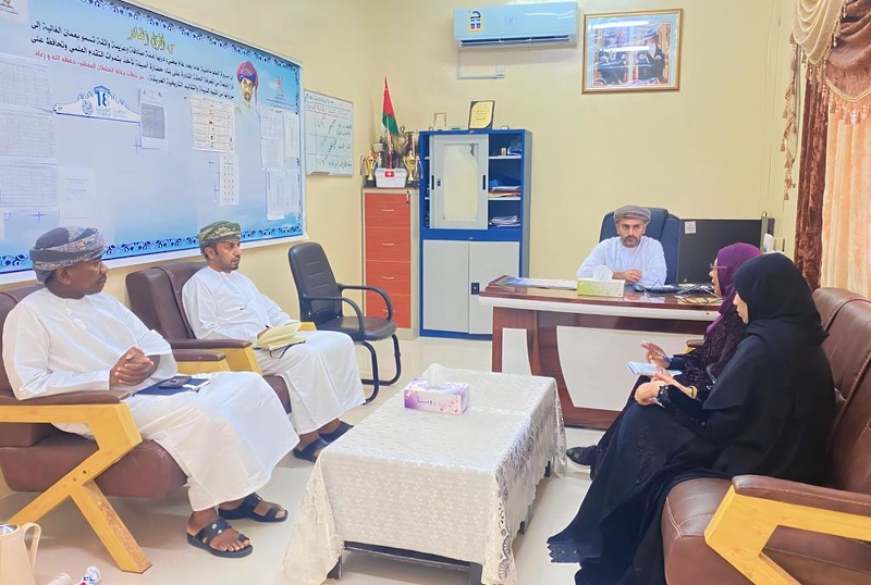مركز التوجيه المهني والارشاد الطلابي يتابع سير عملية التوعية باختيار المواد الدراسية بمدارس تعليمية ...