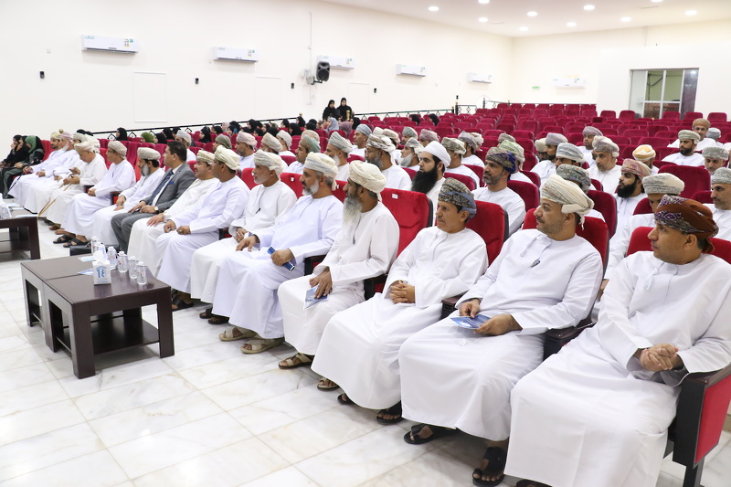 تعليمية جنوب الباطنة تحتفل باليوم العالمي للغة العربية