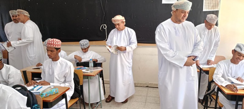  لجنة بوزارة التربية والتعليم تزور مدارس تعليمية محافظة الظاهرة 