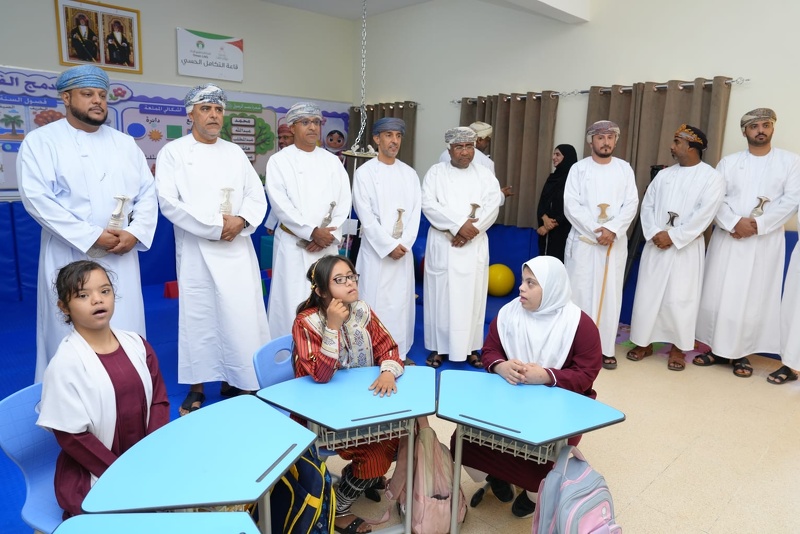 تدشين مشروعي قاعات التكامل الحسي و STEM Oman بتعليمية جنوب الشرقية 