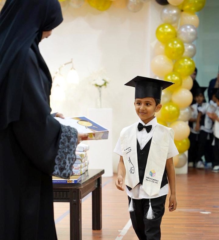 تكريم الطلاب (مستوى KG1 و KG2  ) بمدرسة وهج العلم الخاصة بولاية طاقة 