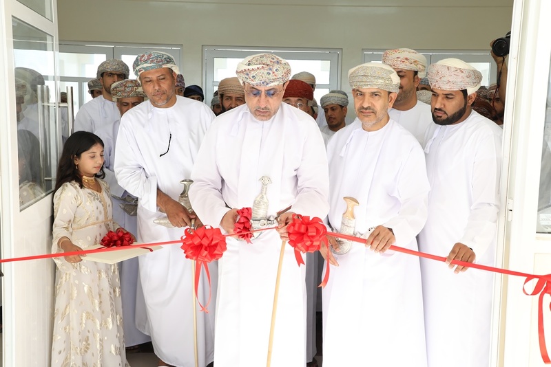 الاحتفال بافتتاح الملحق الإضافي في المبنى المدرسي بمدرسة رأس الجبل بولاية أدم 