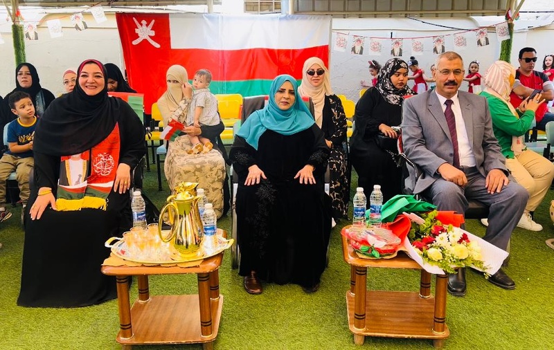 احتفال المدرسة المصرية للغات بصلالة بالعيد الوطني 52 المجيد 