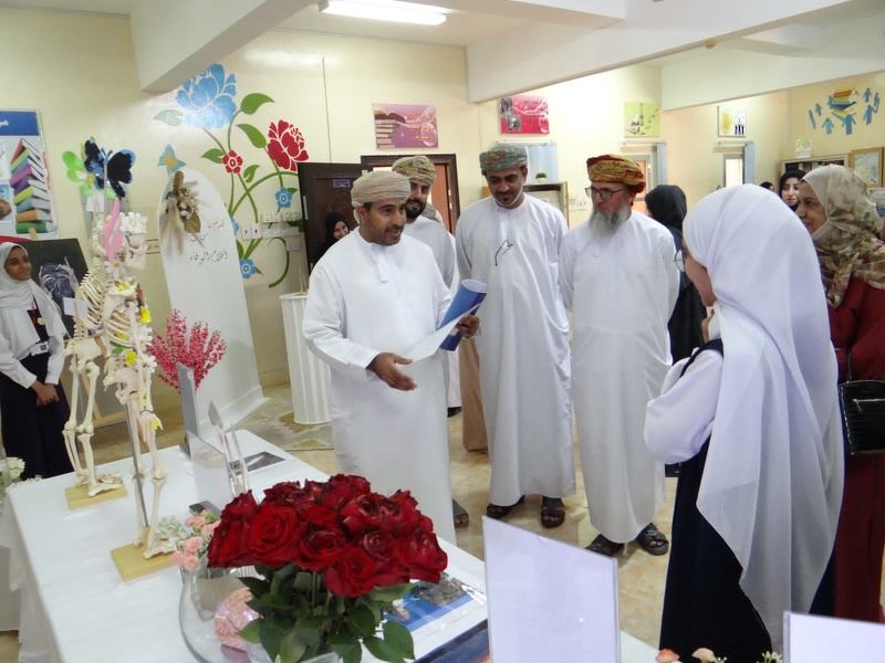مدير عام تعليمية شمال الباطنة يفتتح ملتقى الإجادة بمدرسة الوفاء
