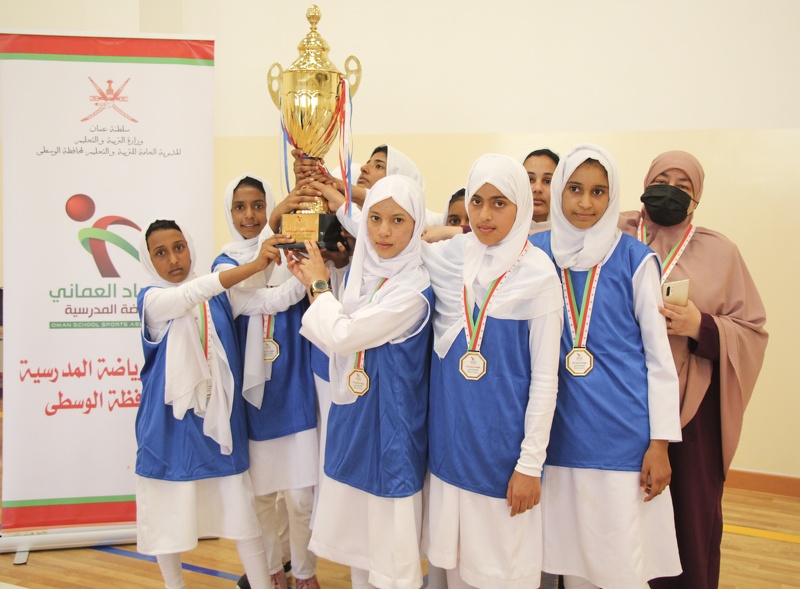 فوز فريق مدرسة راس مدركة في اختتام بطولة كرة اليد بالمحافظة