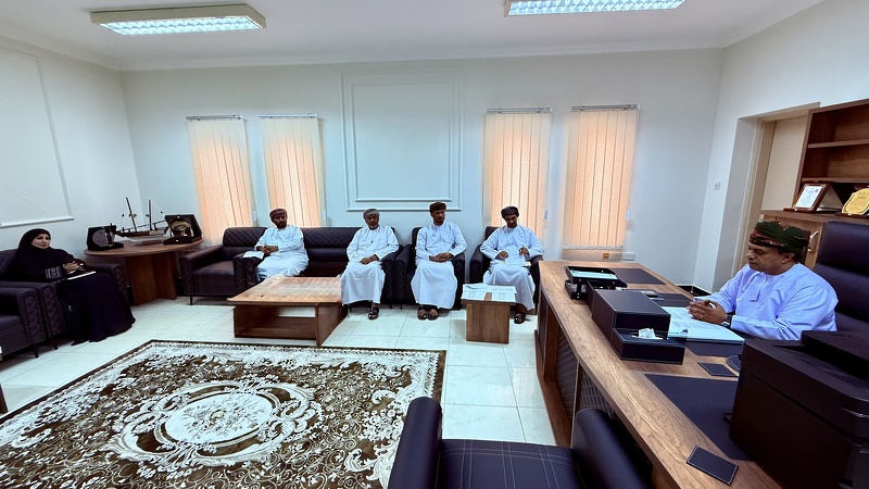  تعليمية ظفار تبحث جاهزية البرنامج الصيفي في اجتماعها الثاني 