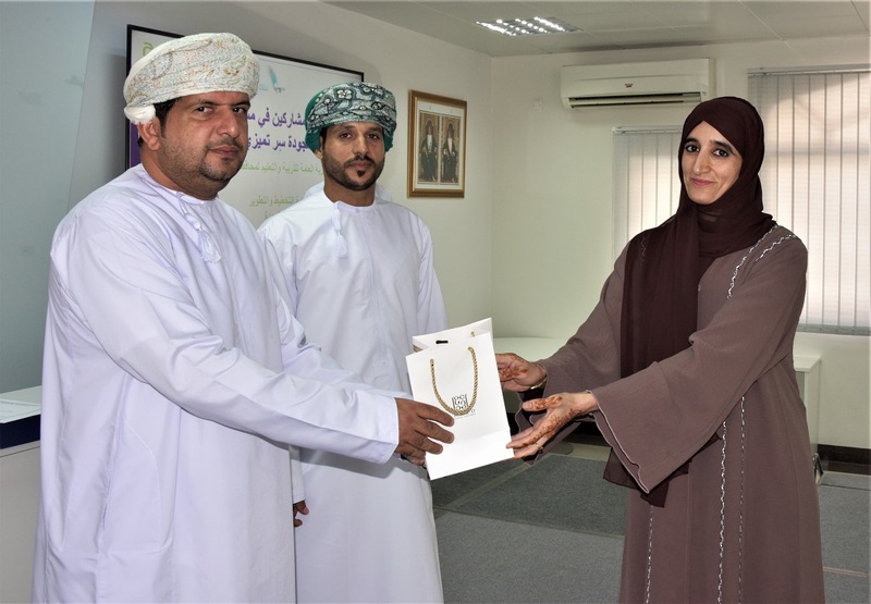 تكريم المجيدين في مسابقتي (جودة العمل سر تميزي(  و ( الجودة إبداع لمدارسنا ) بتعليمية الداخلية 