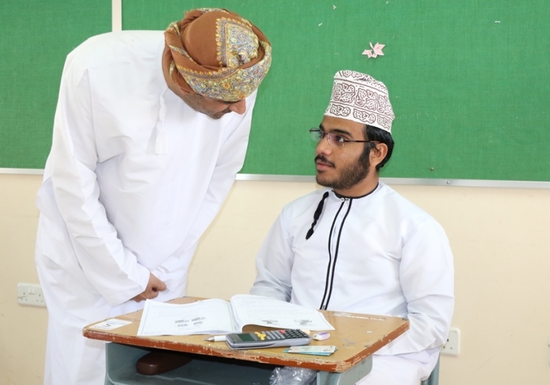 طلبة دبلوم التعليم العام يختمون أداء امتحانات نهاية الفصل الدراسي الأول بجنوب الباطنة