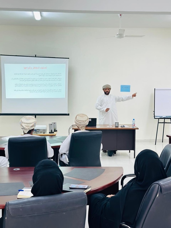ورشة في إدارة المخاطر لرؤساء أقسام تعليمية ظفار