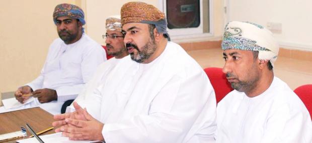 مدير عام تعليمية ظفار يجتمع برؤساء مراكز إمتحانات دبلوم التعليم العام
