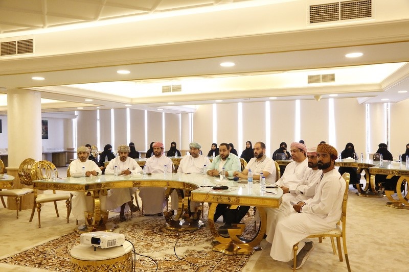الإعلام الهاتفي وإدارة المحتوى بملتقى المنسقين الإعلاميين بتعليمية البريمي 