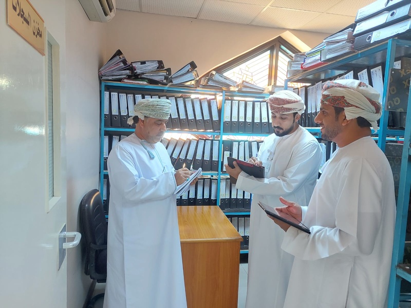 فريق من هيئة الوثائق والمحفوظات الوطنية يزور تعليمية جنوب الشرقية 