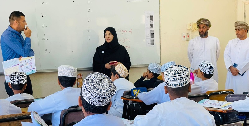 متابعة تطبيق الخطة التنفيذية لتحسين البيئة المدرسية في المدارس التي تعمل بنظام الفترتين بتعليمية ...