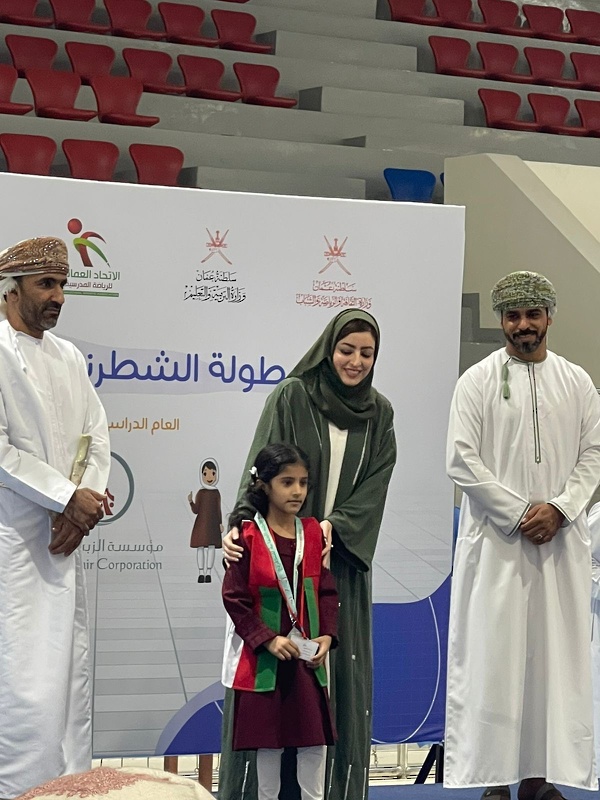 الشقيقان عبدالرحمن وعزيزة ثنائي رائع في عالم الشطرنج 
