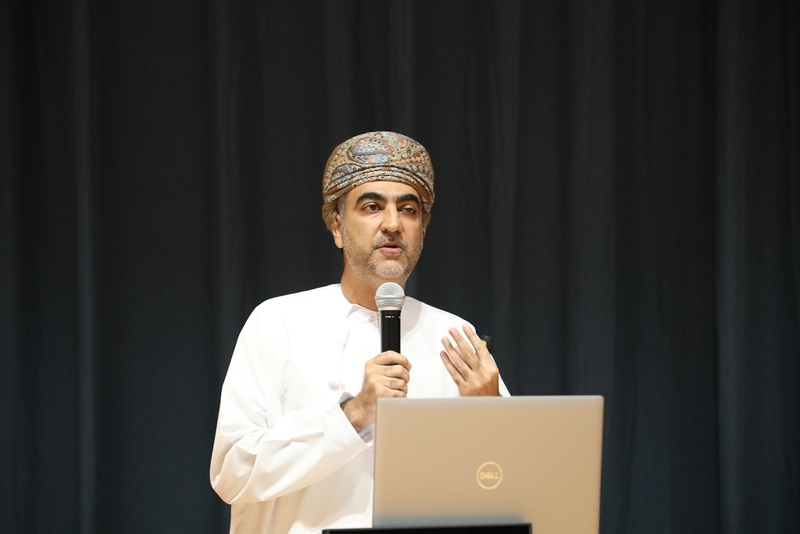 اختتام مؤتمر الذكاء الاصطناعي في التعليم بتعليمية الداخلية بإقامة مجموعة من الورش التفاعلية 