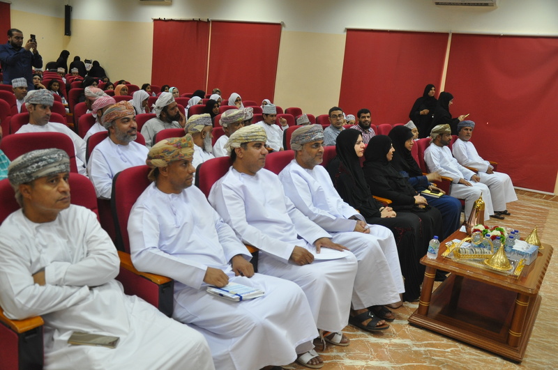 تنظيم ملتقى التوجيه المهني لطلبة الدمج العقلي والسمعي بمدارس محافظة الظاهرة 