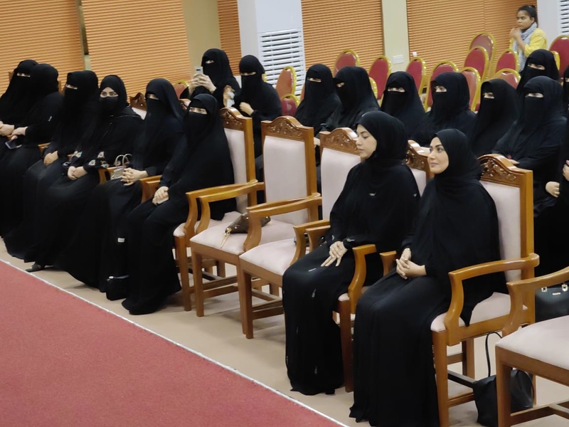 تكريم نخبة من أخصائيي التوجيه المهني بمدارس تعليمية ظفار.