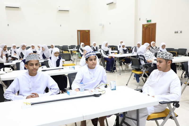 تعليمية الداخلية تنظم البرنامج الشتوي ثروة لرعاية وتنمية قدرات الطلبة الموهوبين
