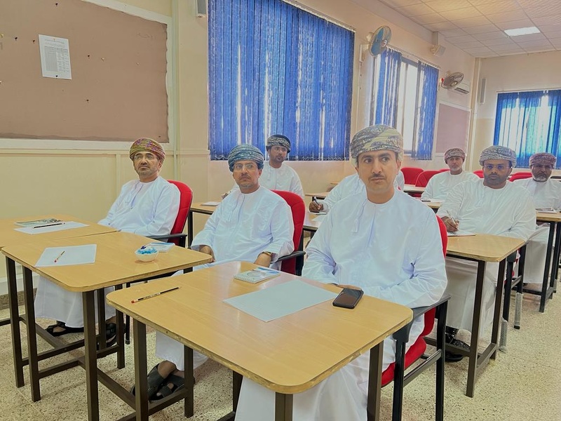تعليمية ظفار تختتم اليوم تنفيذ ورشة الحقيبة التدريبية الثانية لمنظومة الإجادة لقياس الأداء الفردي