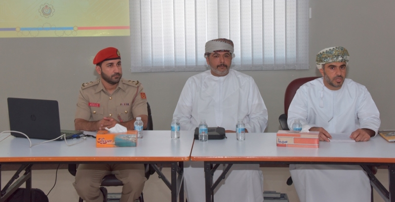 التعريف بمستجدات الكلية العسكرية التقنية لطلبة محافظة الداخلية