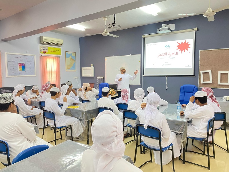 فعاليات متنوعة لزيادة وعي الطلبة ضمن الأسبوع التوعوي بمدرسة عزان بن قيس بالبريمي