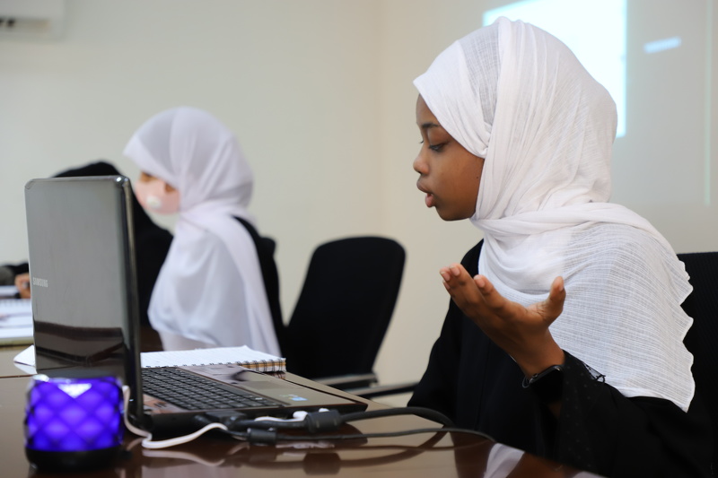 فريق مدرسة طوى أعتير يختتم مشاركته في البطولة الوطنية الخامسة للمناظرات على مستوى السلطنة