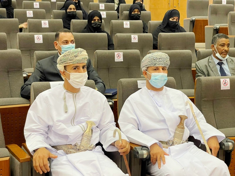 بمناسبة اليوم العالمي للغة العربية مدير عام تعليمية ظفار يرعى فعالية  بمركز السلطان قابوس الترفيهي.