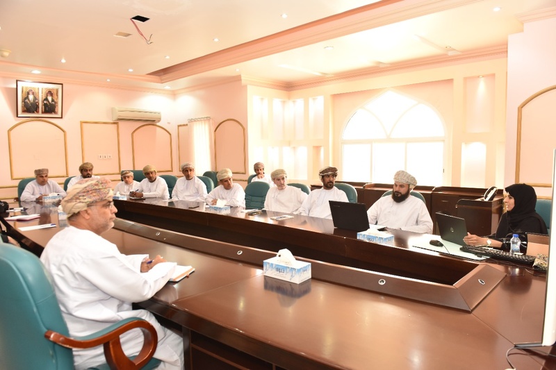 فريق عمل إدارة نظام الموارد البشرية مورد المركزي يزور تعليمية محافظة الظاهرة