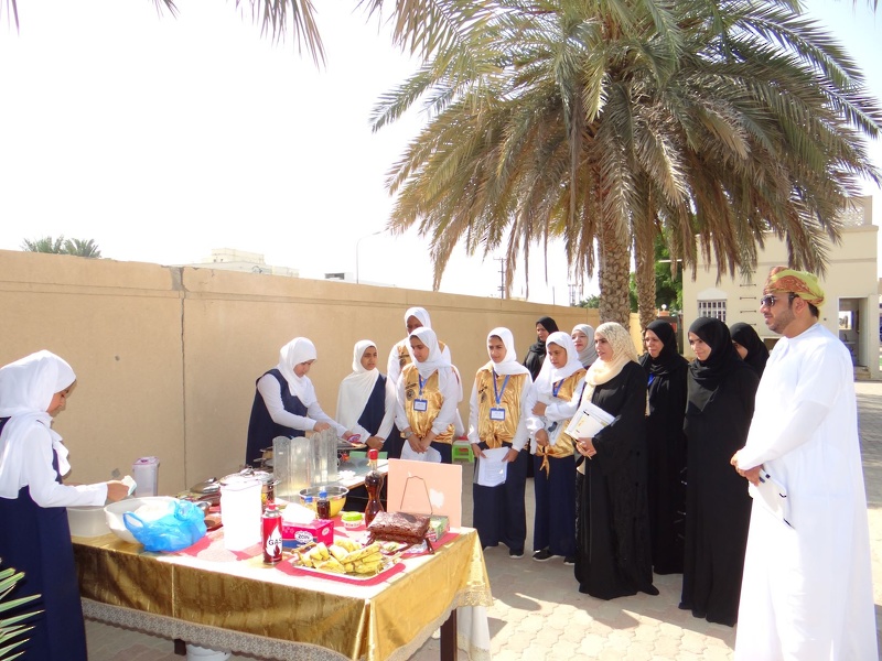 اللجنة الوطنية العمانية للتربية والثقافة والعلوم تزور مدرسة الوفاء للتعليم الأساسي (5-9) بالسويق