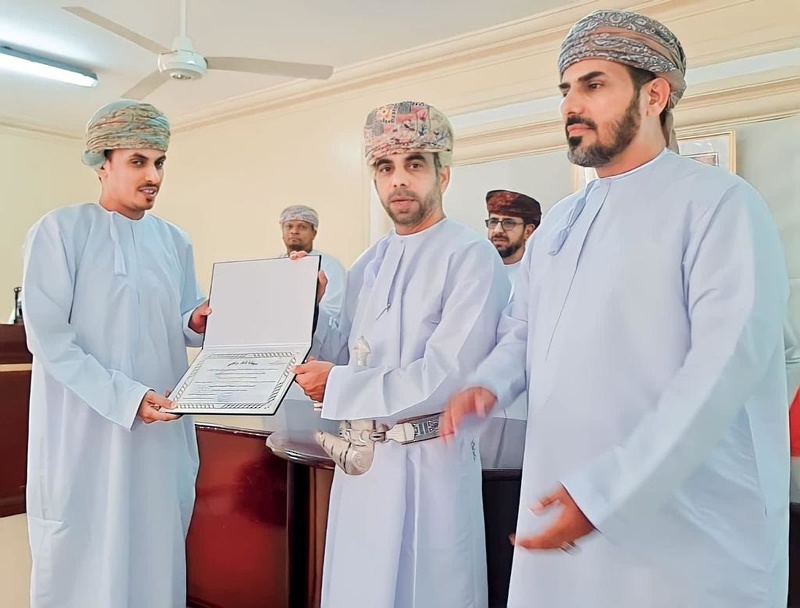  إدارة رخيوت تكرم الاسر المجيدة في تحصيل ابنائها
