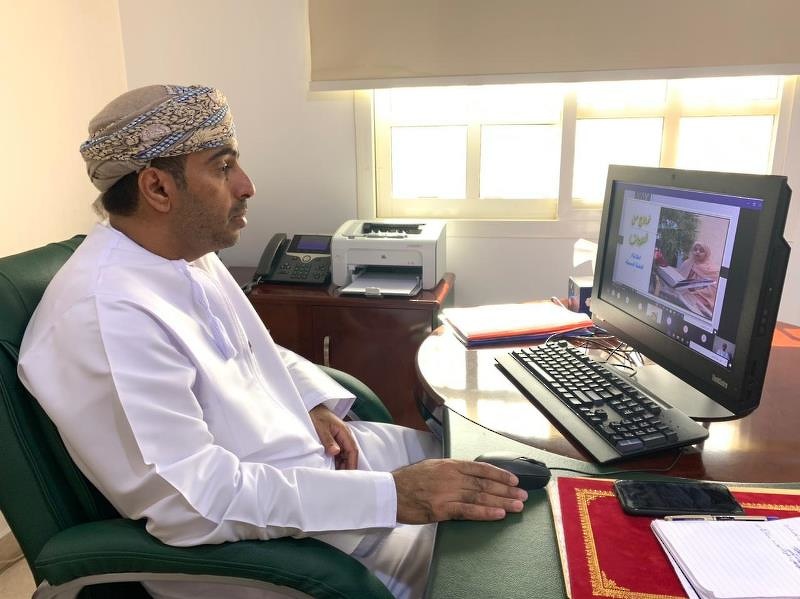 تكريم الطلاب المشاركين والمعلمين المشرفين على مسابقة القرآن الكريم بتعليمية البريمي