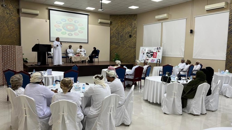 ندوة استغلال براءة الأطفال في وسائل التواصل الاجتماعي بالبريمي