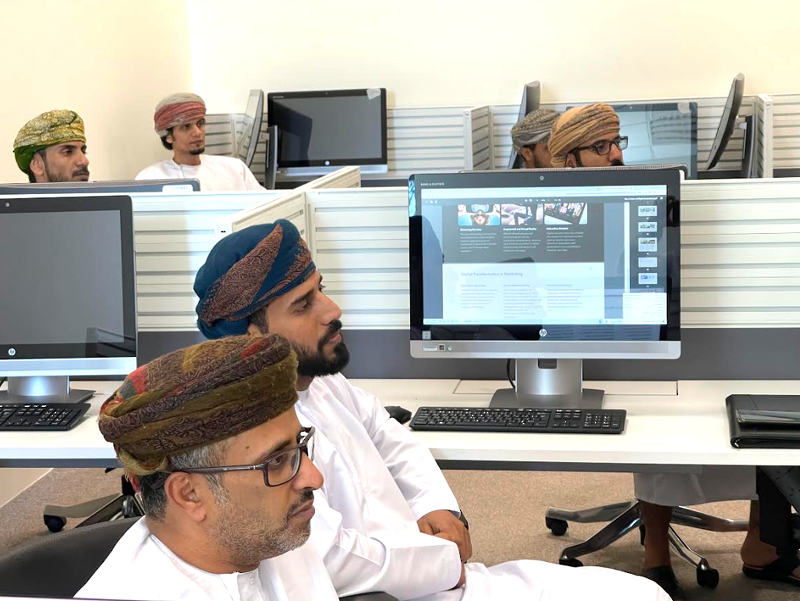 ختام برنامج الشبكات والأمن السيبراني بتعليمية ظفار 
